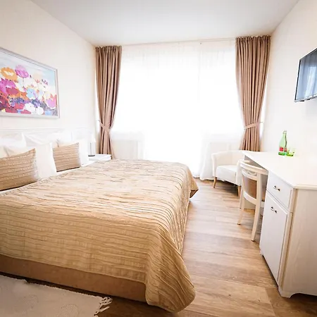 Slunecna Louka Hotel 4*